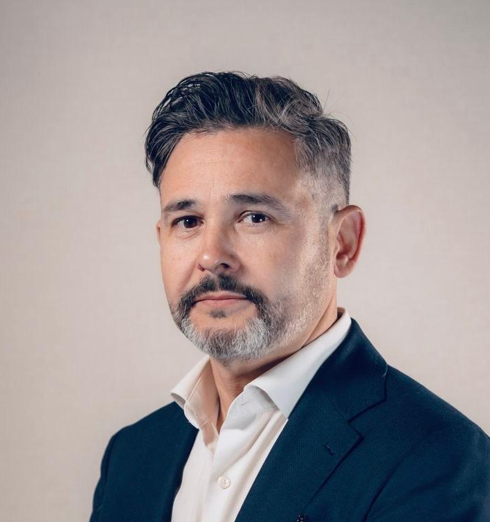 Juan Gil ::: Organización